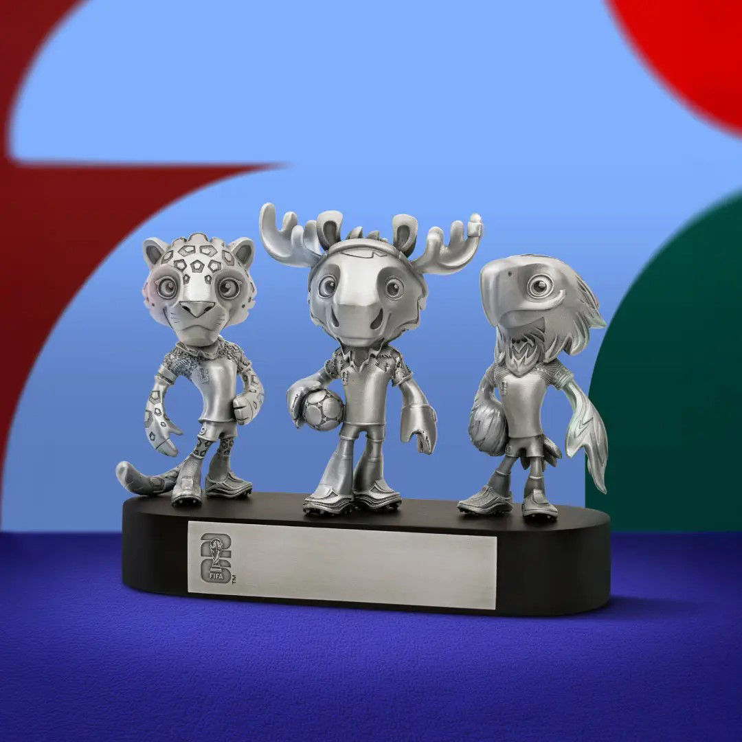 صورة مجموعة مجسمات كأس العالم لكرة القدم 2026